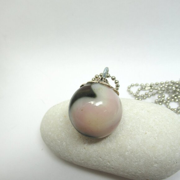 Vintage Uranium glass marble pendant - Picture 3 of 15